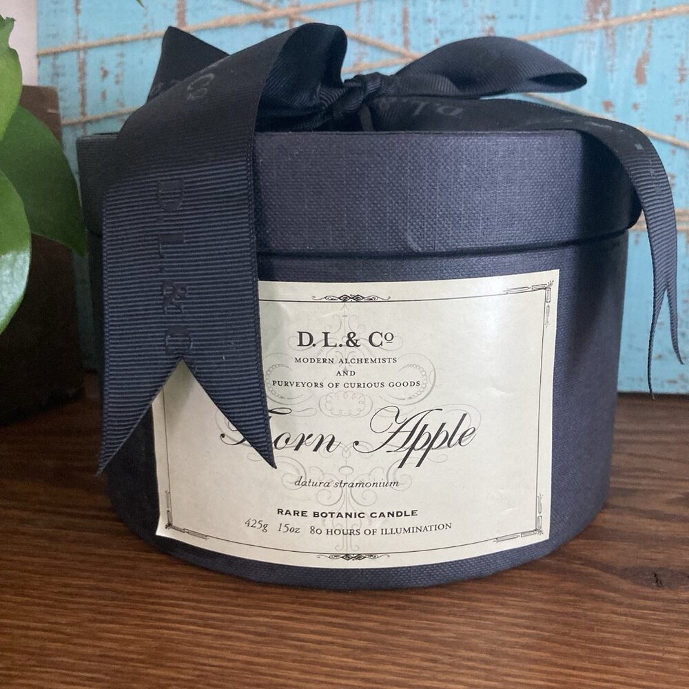 D.L. & Co. Thorn Apple 15oz RARE BOTANIC CANDLE 80 hours Illumination In Box Bow